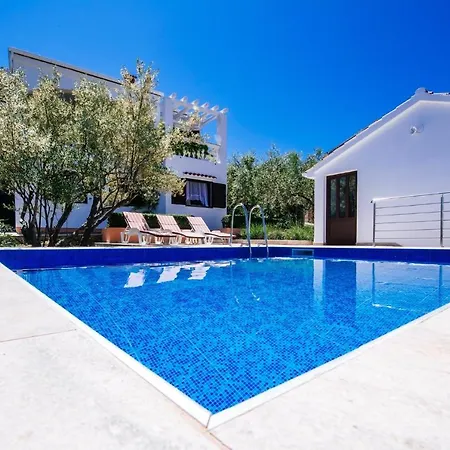 Malinina Villa *